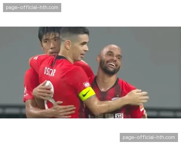 颜骏凌失误送礼瞬间：上海海港门将出击失误，陈纯新推空门锁定胜局